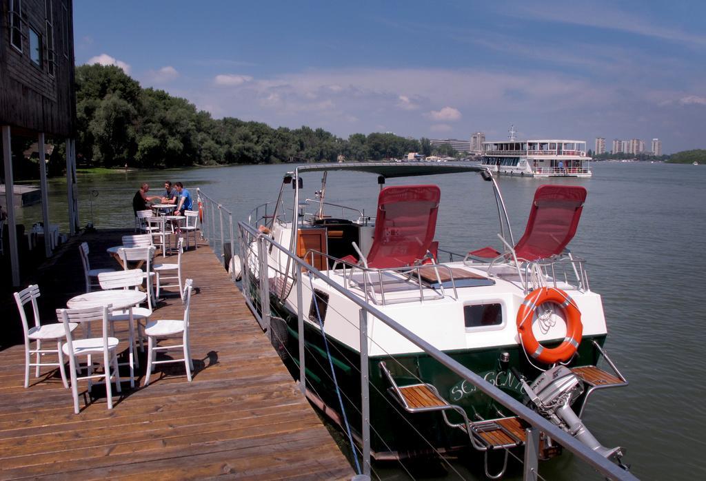 Arkabarka Floating Hostel Belgrade Exterior photo