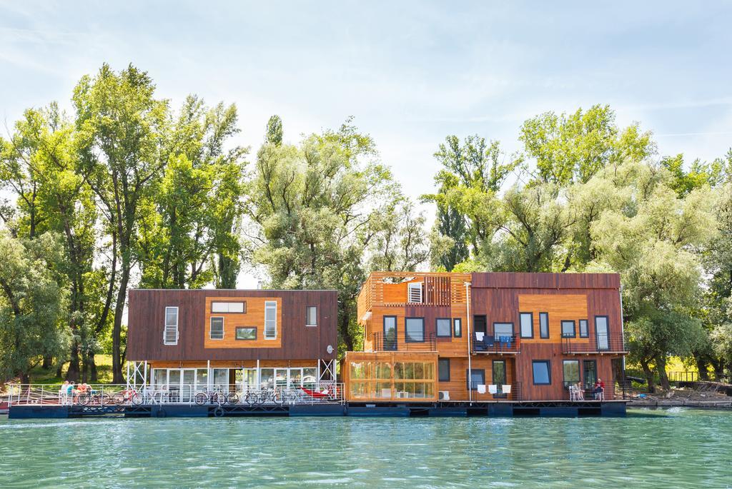 Arkabarka Floating Hostel Belgrade Exterior photo