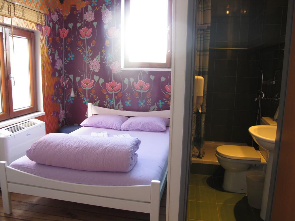 Arkabarka Floating Hostel Belgrade Exterior photo