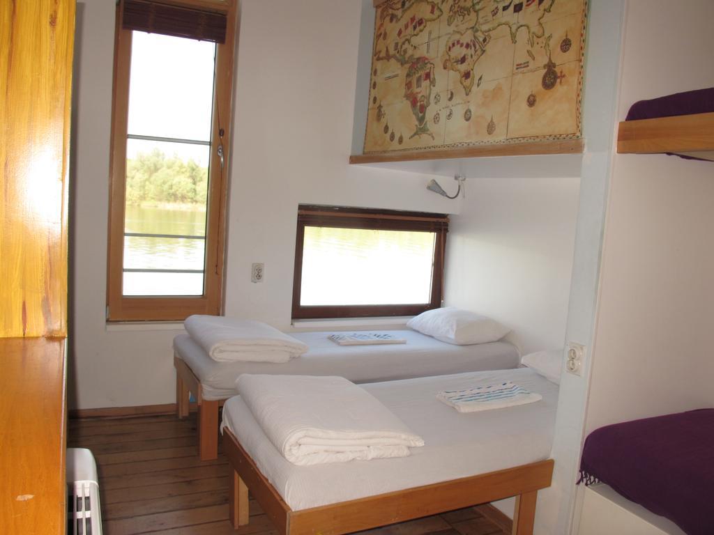 Arkabarka Floating Hostel Belgrade Exterior photo