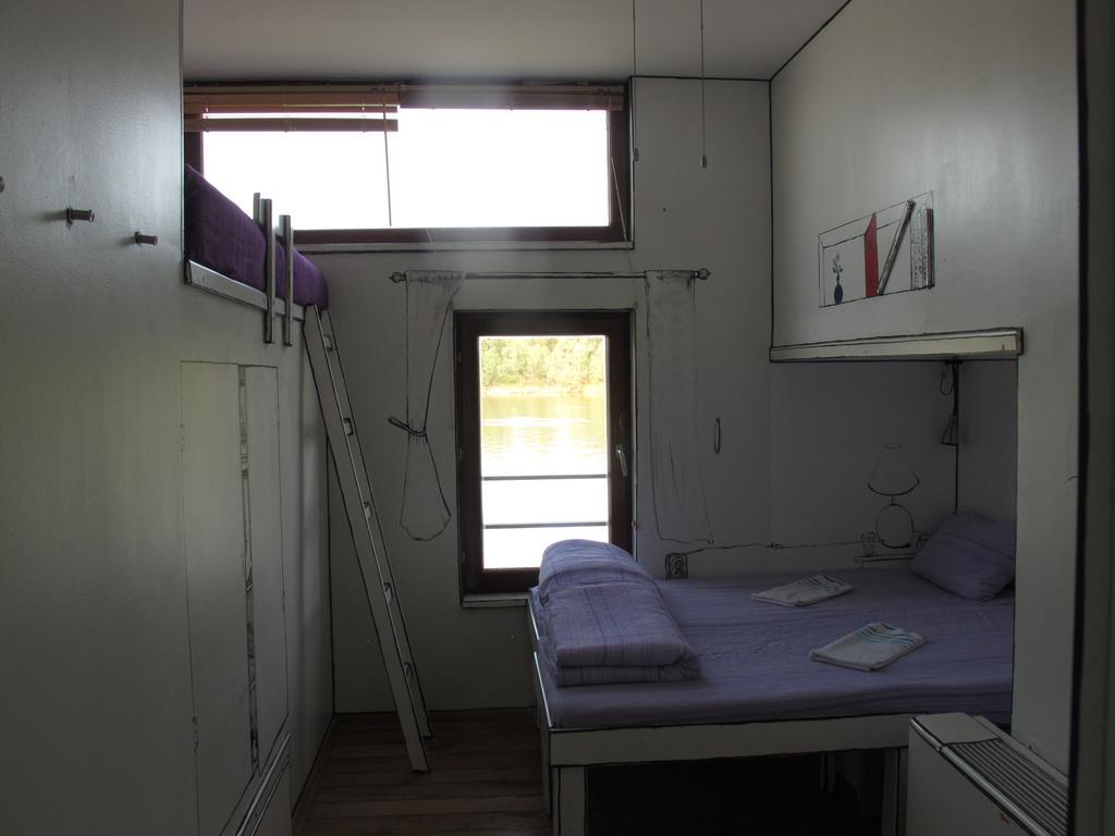 Arkabarka Floating Hostel Belgrade Exterior photo