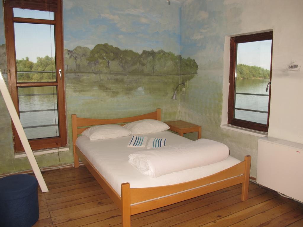 Arkabarka Floating Hostel Belgrade Exterior photo