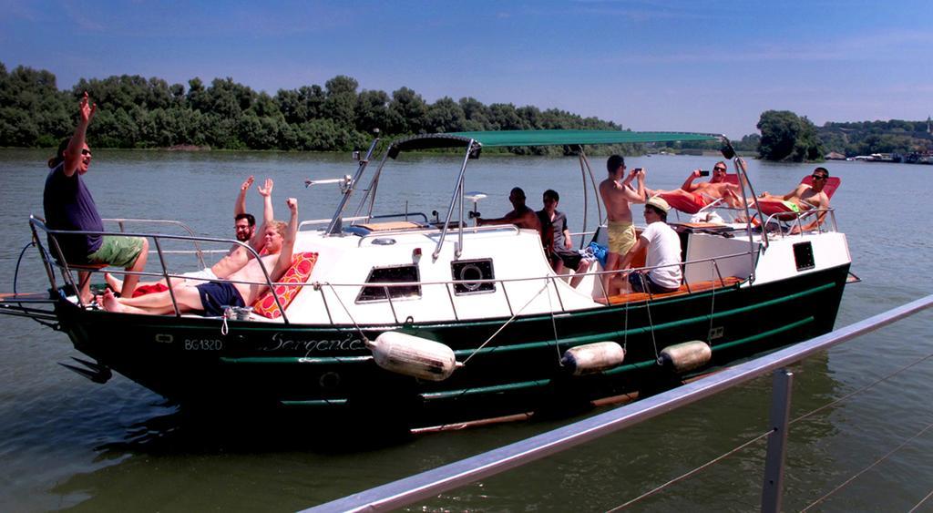 Arkabarka Floating Hostel Belgrade Exterior photo