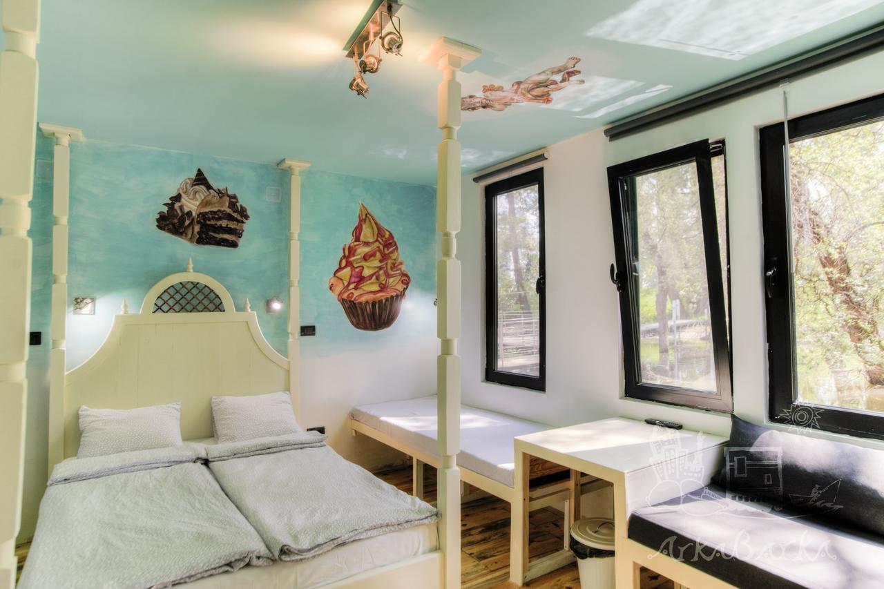 Arkabarka Floating Hostel Belgrade Exterior photo