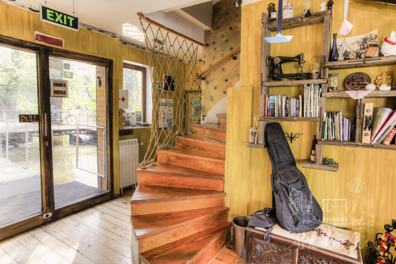 Arkabarka Floating Hostel Belgrade Exterior photo