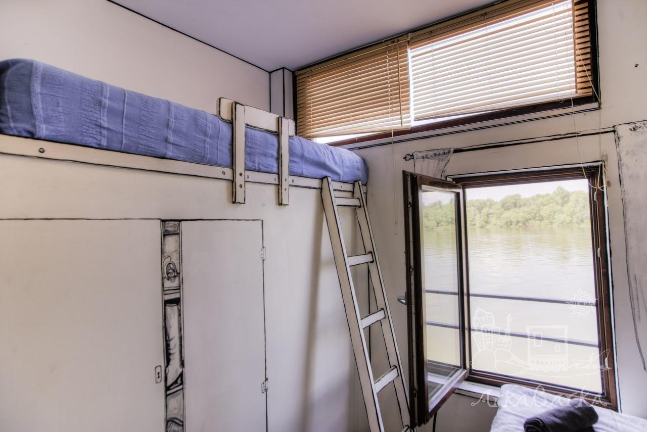 Arkabarka Floating Hostel Belgrade Exterior photo