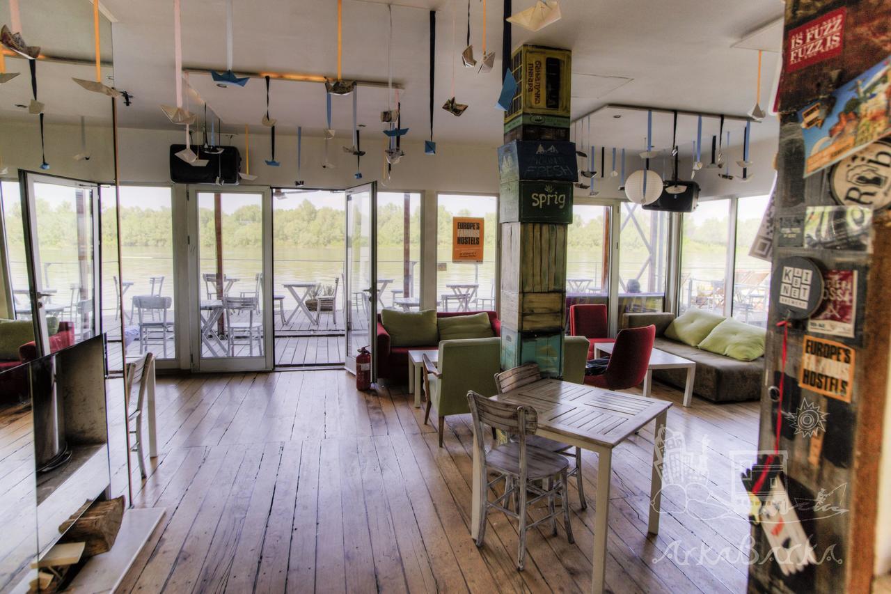 Arkabarka Floating Hostel Belgrade Exterior photo