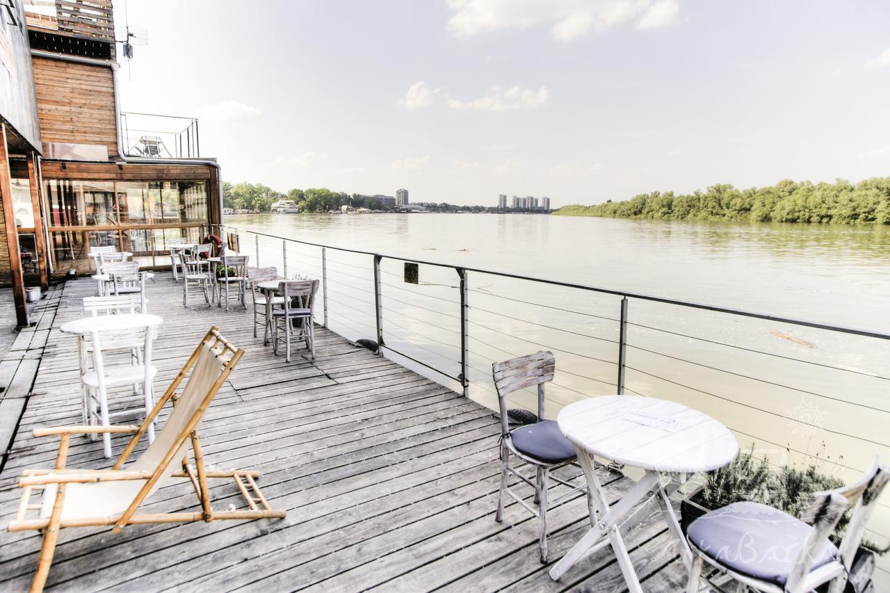 Arkabarka Floating Hostel Belgrade Exterior photo