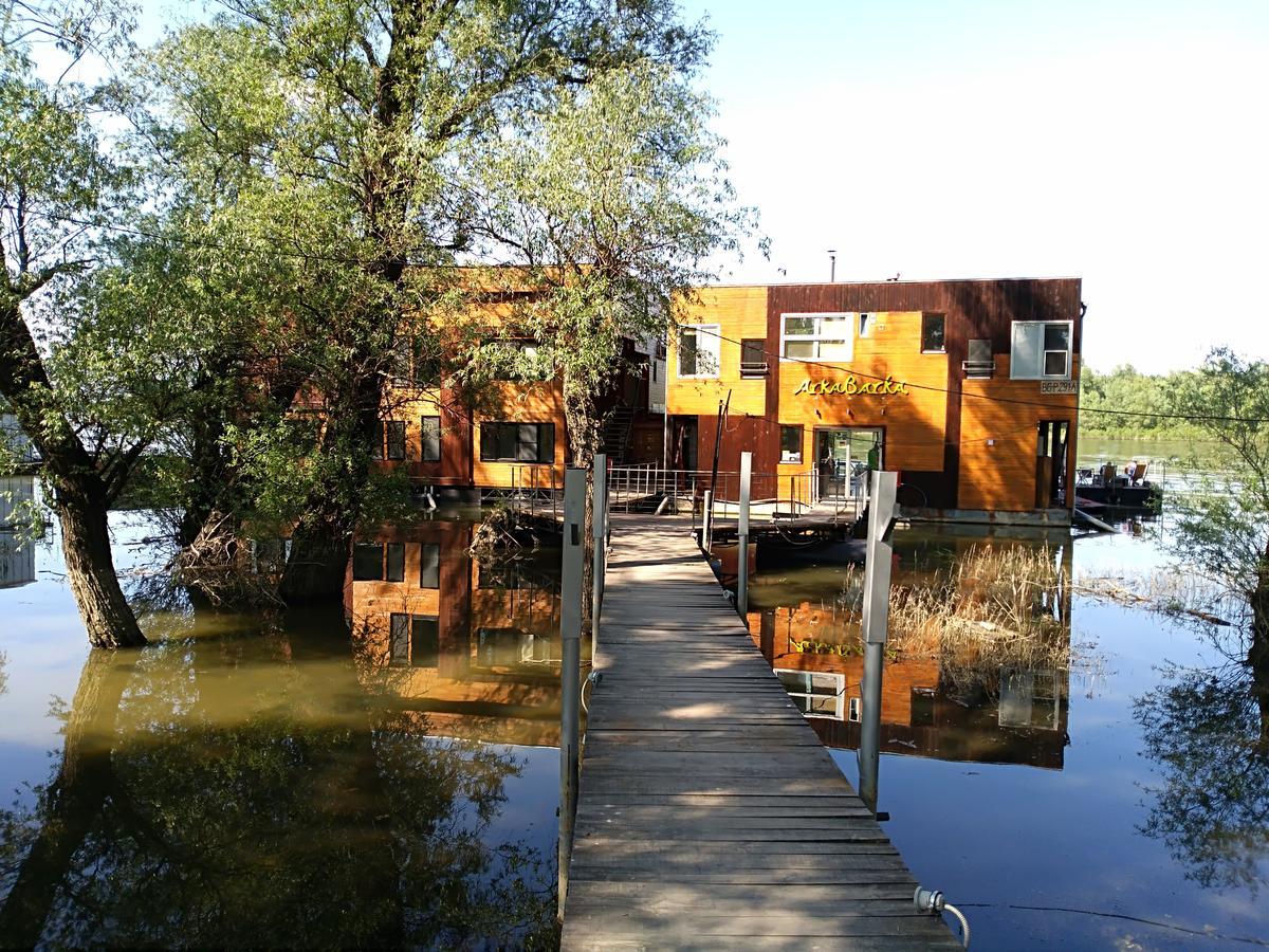 Arkabarka Floating Hostel Belgrade Exterior photo